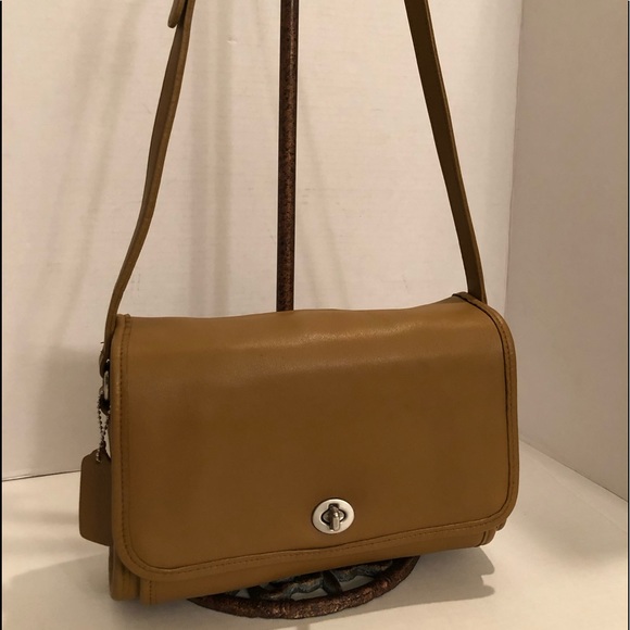 Coach Handbags - Authentic Classic Coach Ridgefield Flap